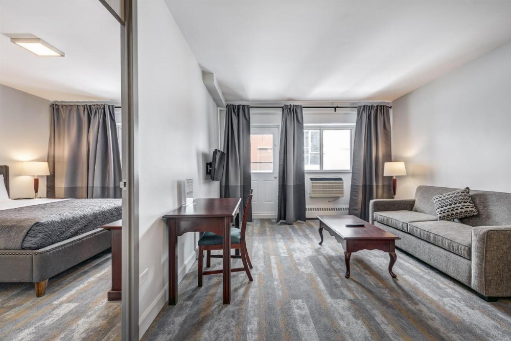 Superior Suite with Queen Bed